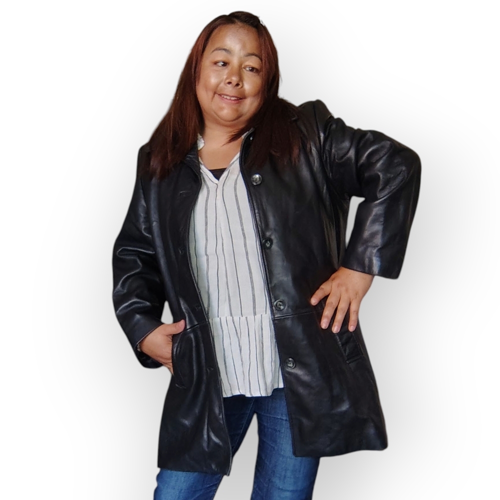 Danier Canada Women's Vintage 1990's Genuine Leather Trench Coat. - Picture 4 of 14